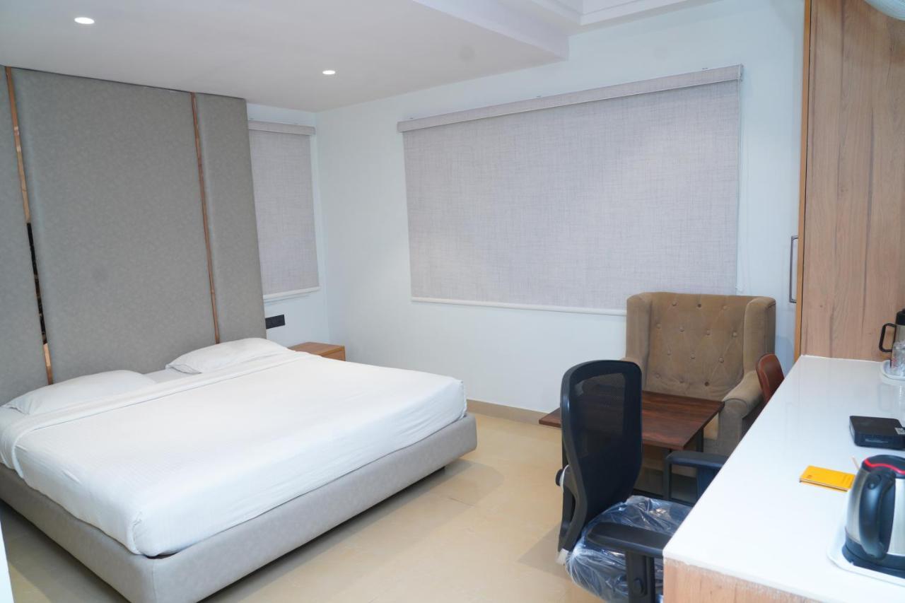 Hotel Kinara Grand Hyderabad Exterior photo